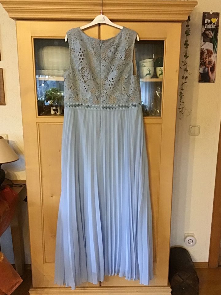 Abendkleid von Apart, Gr. 44/46, hellblau in Waldmünchen