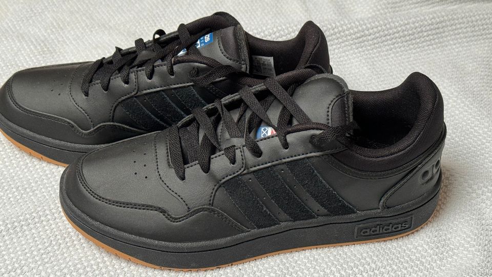 adidas Herren Hoops 3.0 Sneaker schwarz neu in Grevenbroich