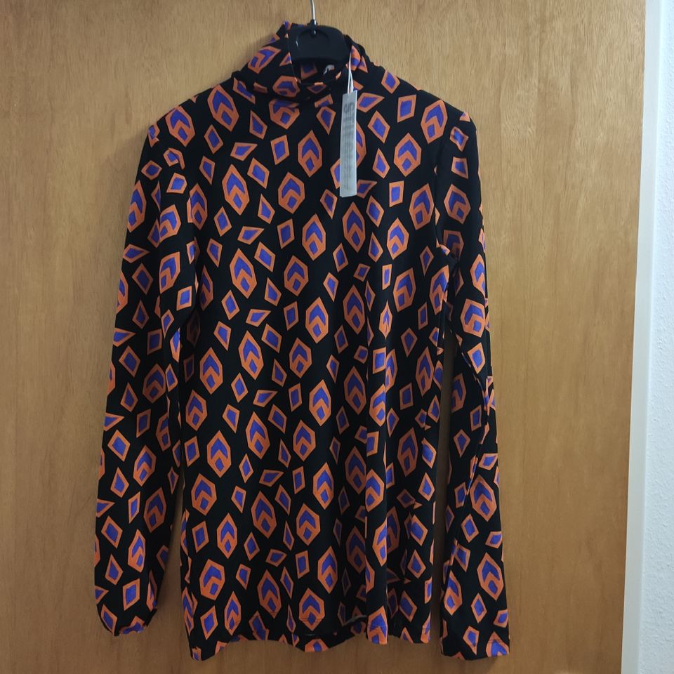 Jedes Teil 10€ Shirt Hose Kleid Rock neu in Saarbrücken