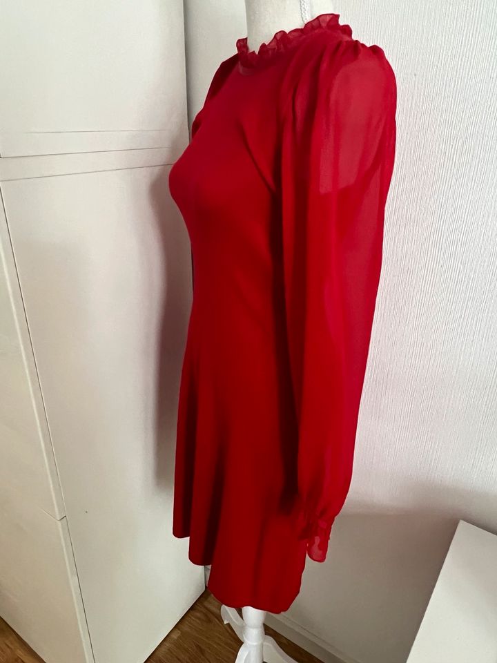 Dieses schöne rote Strick-Kleid von Promod in Größe S in Frankfurt am Main