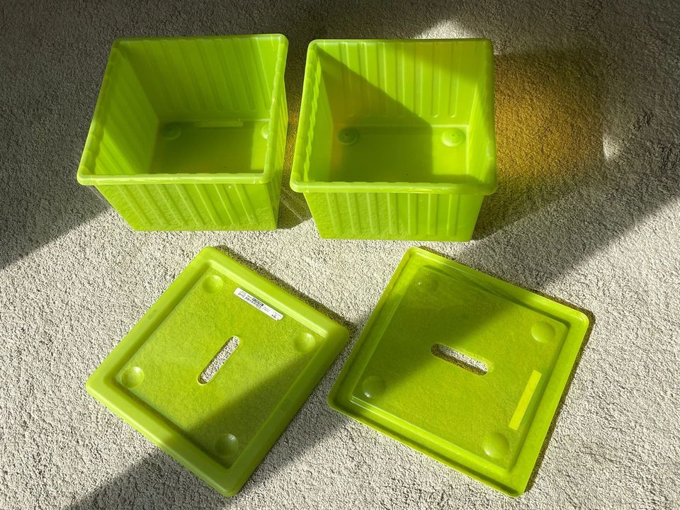 Ikea Vesla Box Kiste Kinder Spielzeug grün in Aßlar