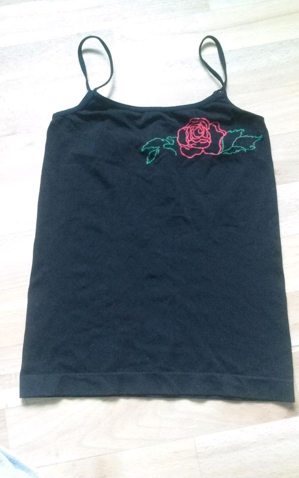 Gr. XS/S Top mit aufgestickter Rose Gothic WGT in Aue