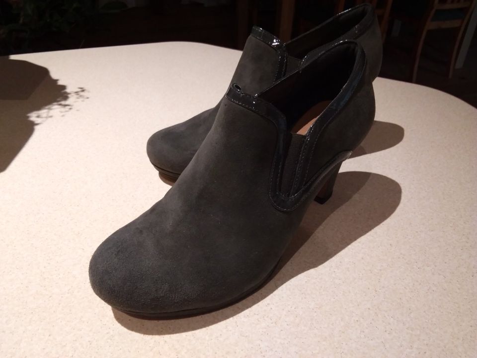 Pumps Clarks neu grau Größe 38 in Hoppegarten