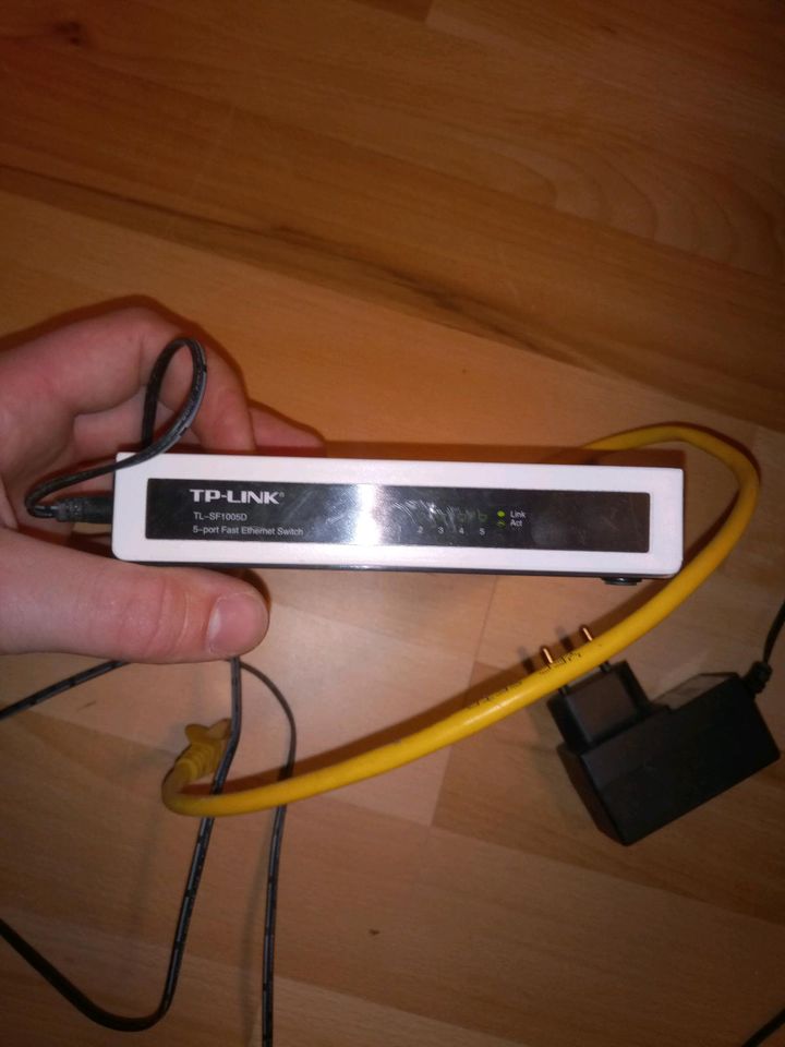 TP Link 5 Port Fast Ethernet Switch in Wiesbaden