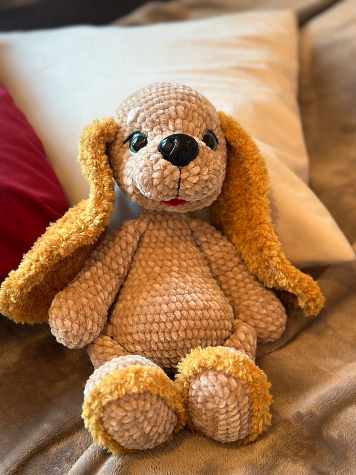 Selbst gehäkelte Amigurumi Hund in Plauen