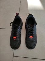 Nike Air Force 1 Gr. 38,5 schwarz Sneaker wenig rot Bayern - Mintraching Vorschau
