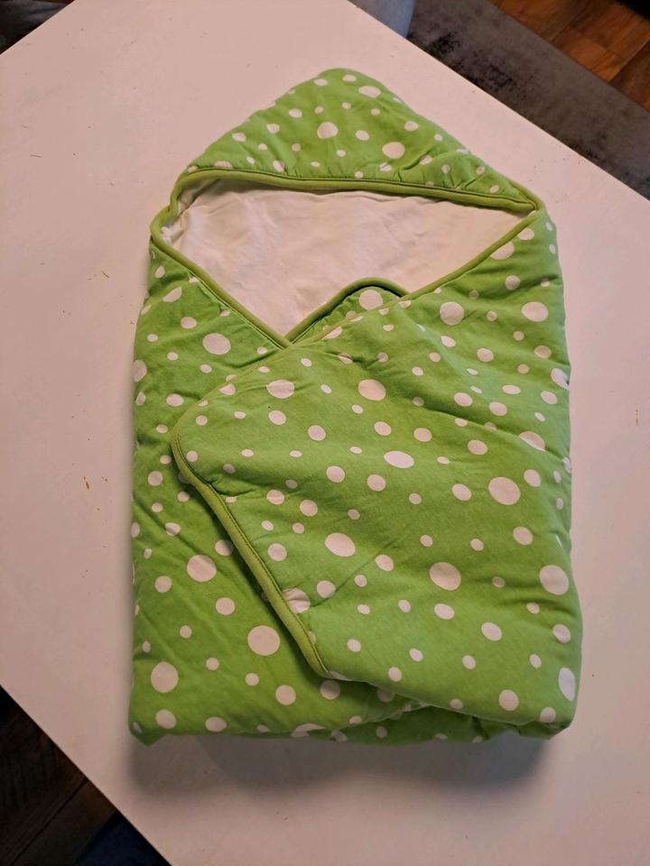 Einschlagdecke - Babydecke - Kinderwagendecke - Decke mit Kapuze in Traunstein
