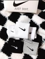 Nike Socken ungetragen 5Stk versch. Größen Niedersachsen - Lutter am Barenberge Vorschau