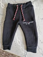 Tommy Hilfiger Jogginghose Gr. 80 86 schwarz mit Kordelband Rostock - Krummendorf Vorschau