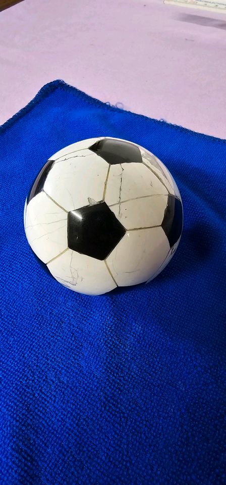 Fußball Uhr aus massivem Marmor in Magdeburg