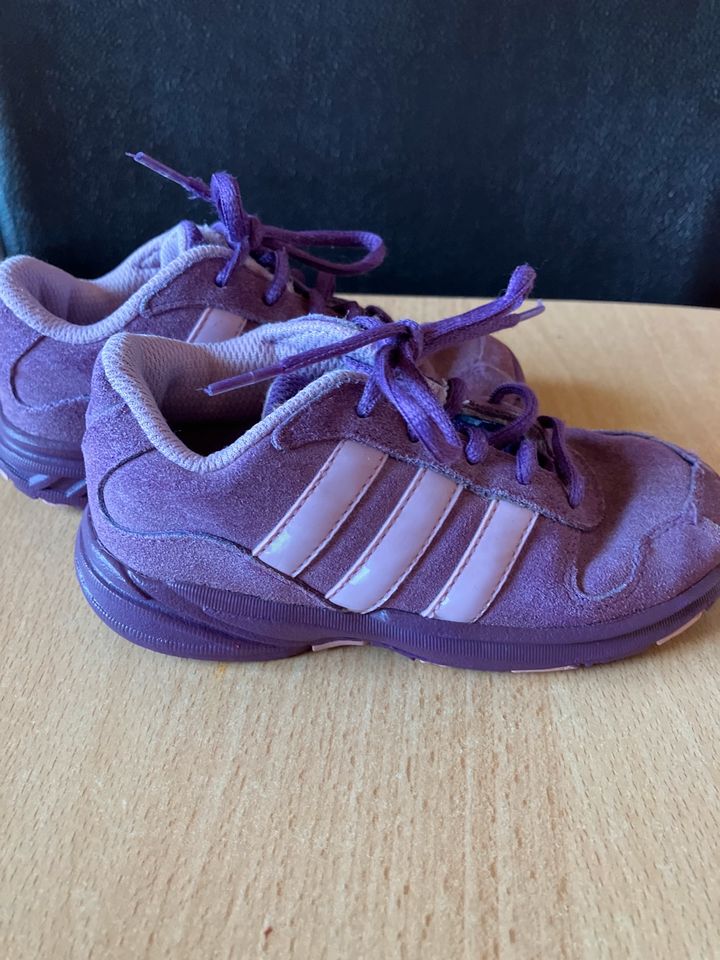 Gebrauchten Adidas Schuhe lila Größe 25 in Baesweiler