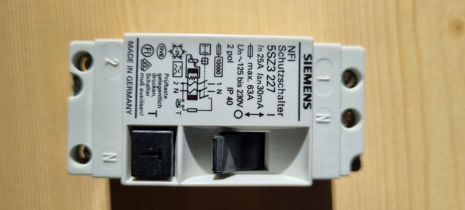 Diverses Elektromaterial in Fuessen