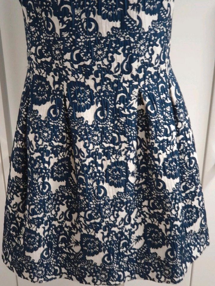 Kleid von Pretty Girl Große M in Paderborn