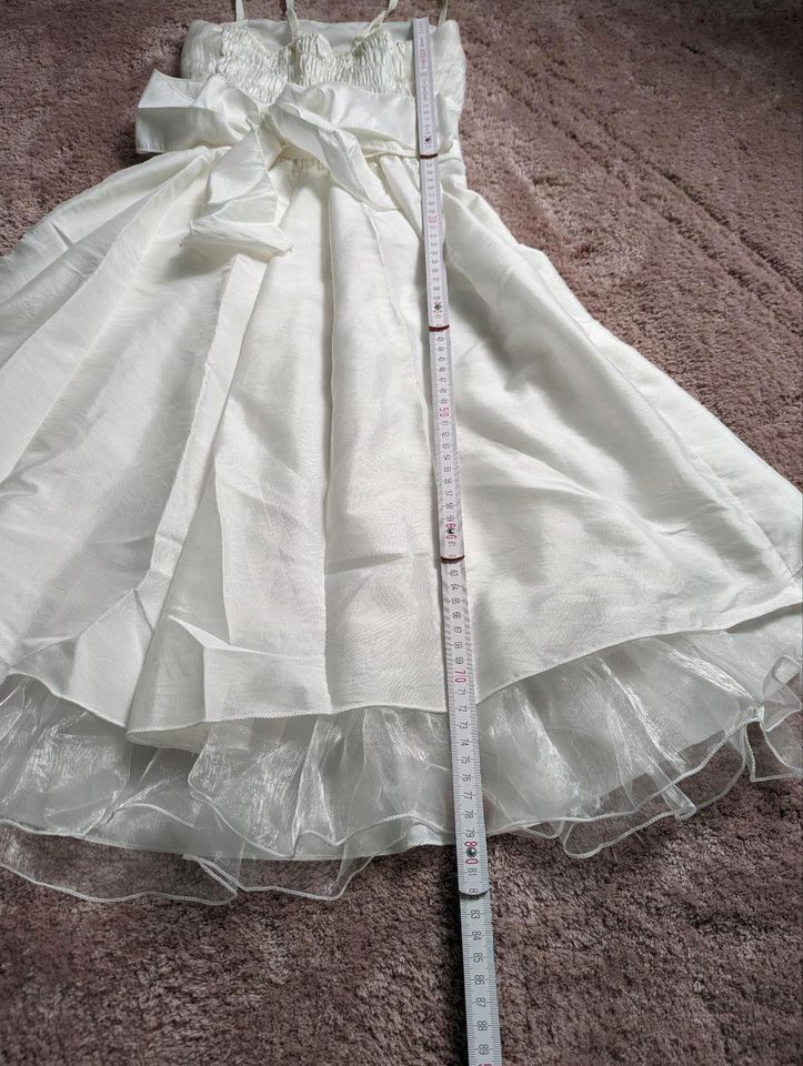Ivory farbenes kurzes Sommerkleid, Ballkleid, Hochzeitskleid in Rödinghausen