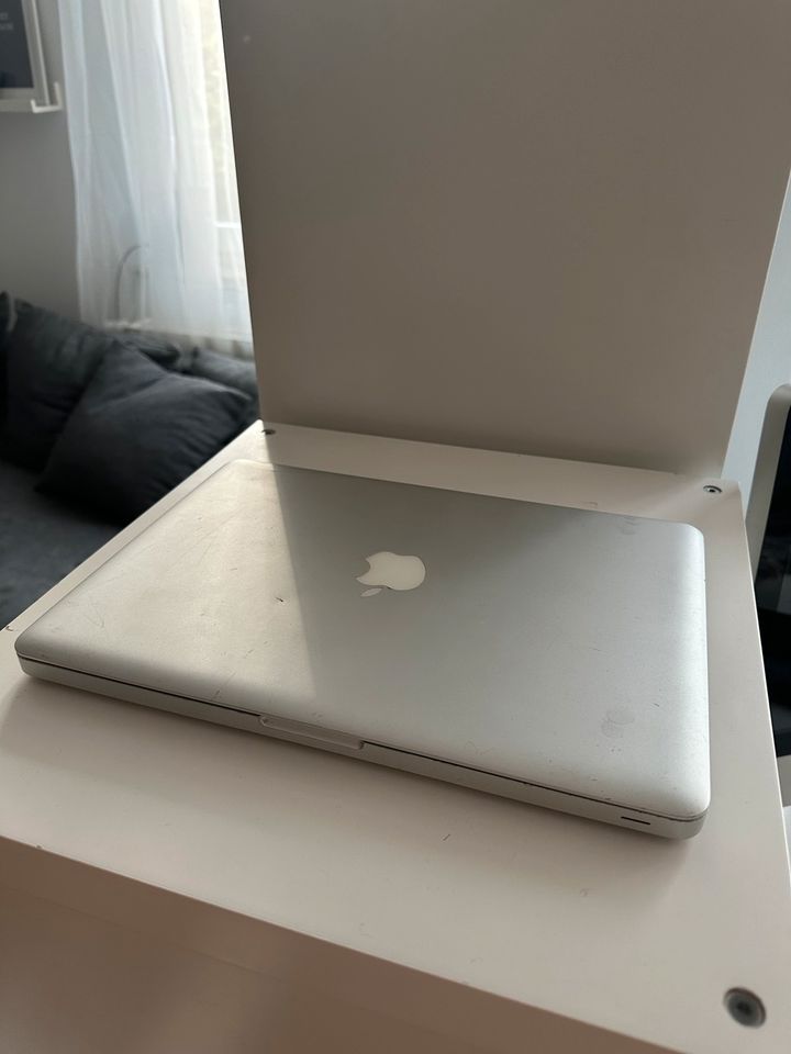 MacBook Pro Ende 2011 i5 8GB Teildefekt in Stuttgart