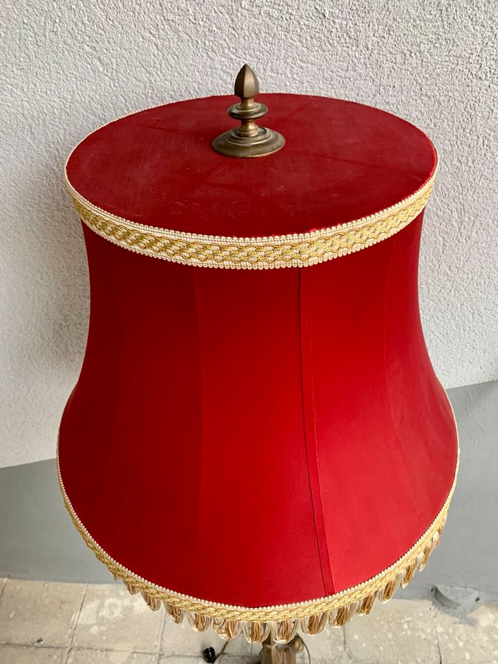 Antike Stehlampe in Ingelheim am Rhein