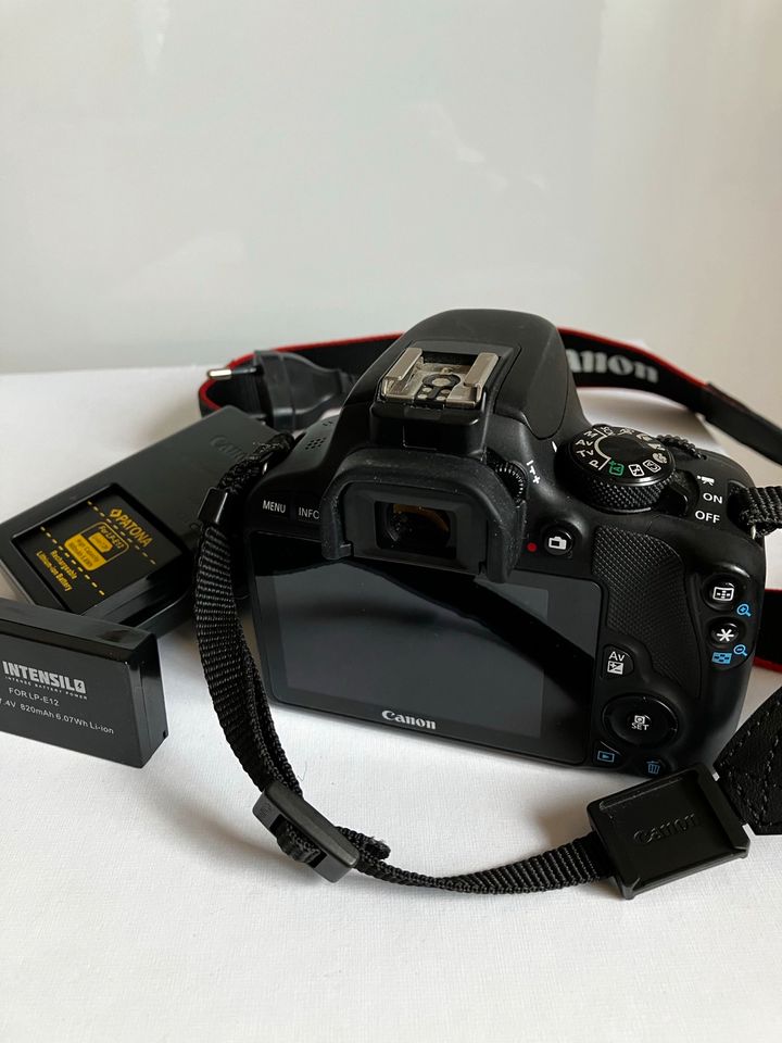 ✅ Canon EOS 100D mit EFS 18-135 IS STM + Zubehör in Irchenrieth