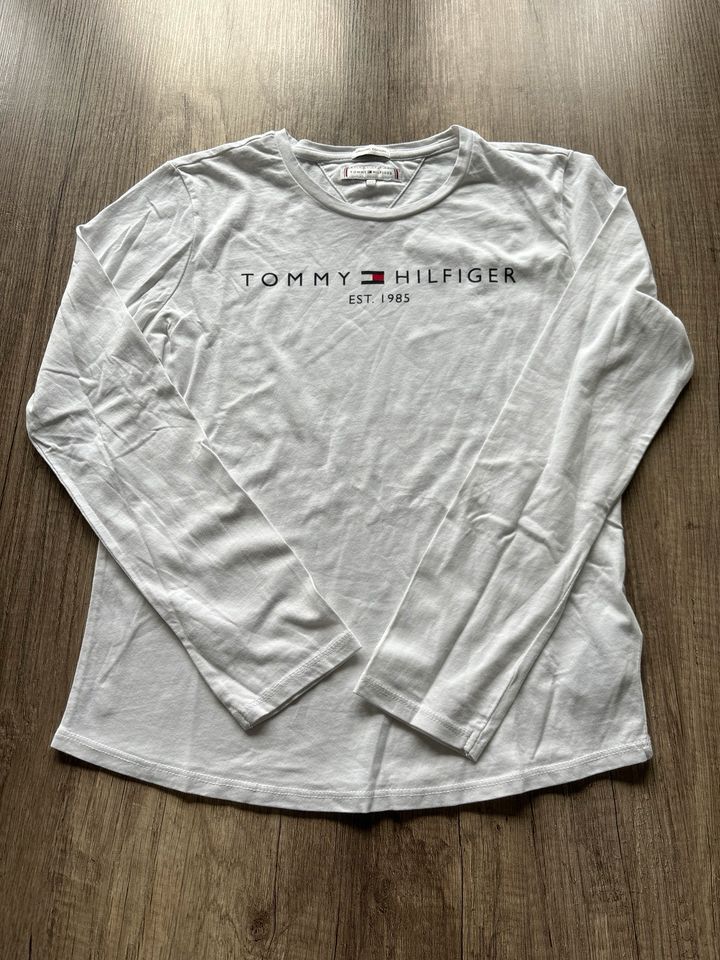 Tommy Hilfiger Shirt Langarmshirt weiß 164 in Berlin