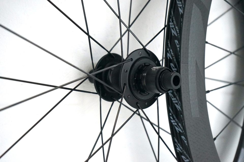 ZIPP 404 Firecrest Tubeless für Scheibenbremsen (2023) Laufradsat in Thannhausen