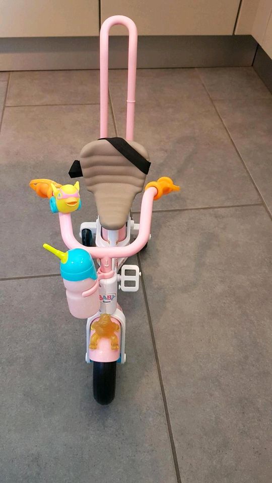 Tolles Baby born Fahrrad mit Trinkflasche, Helm und Fahrradsitz in Ochtendung