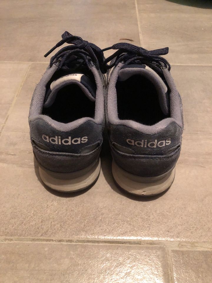 Adidas Herrenschuhe Größe  42 in Mannheim