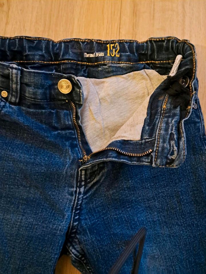 Jeans Gr. 152 / 158, teilweise gefüttert in Marburg