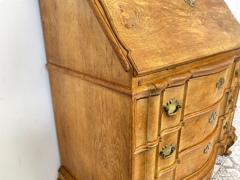 WMK Wunderschöner und gut erhaltener dänischer antiker Sekretär aus vollem Eichenholz mit klassischen Messingbeschlägen # Schreibtisch Desk Kommode Schreibschrank Schreibkommode Biedermeier Vintage in Berlin