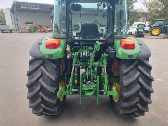 John Deere 5115M MY23 32V/16R 40 in Neubrandenburg