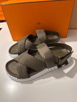 Hermes Sandalen Electric vert toundra Size 43 Frankfurt am Main - Westend Vorschau