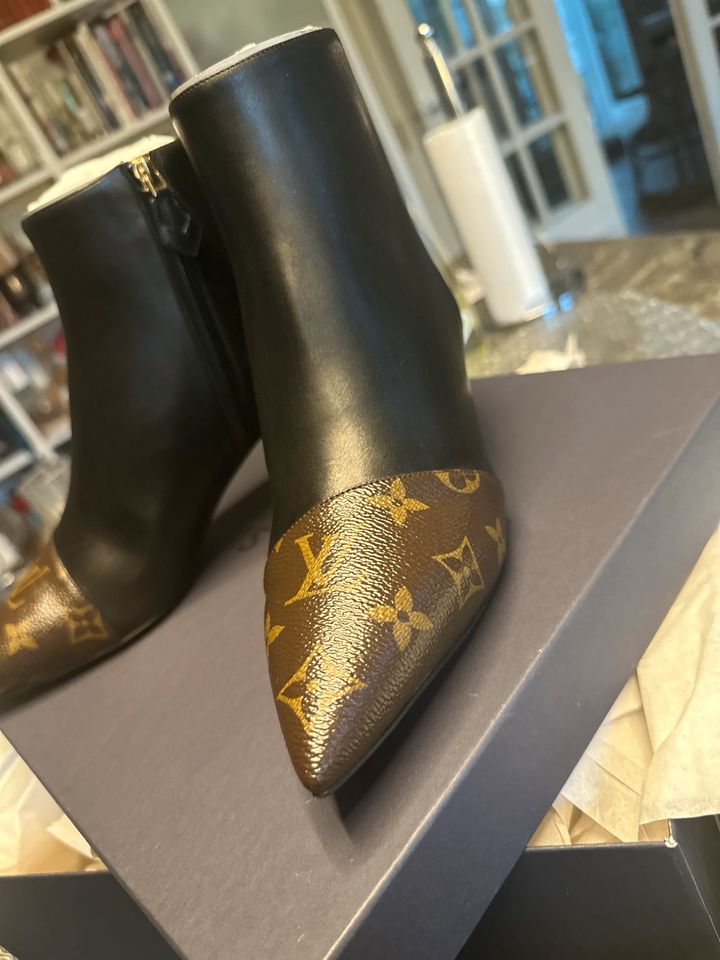 Louis Vuitton Chérie Stiefeletten in Aachen