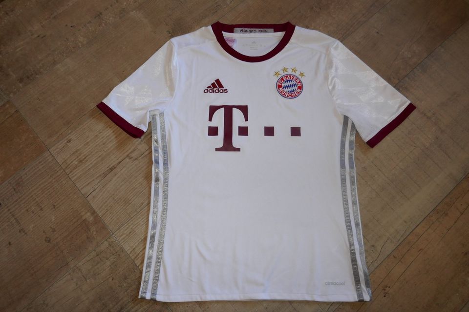 adidas FC Bayern München Trikot T-Shirt Gr. 164 kaum getragen in Uebigau-Wahrenbrueck