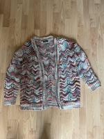 Bunte Strickjacke mit Zickzack-Muster – Größe S Niedersachsen - Wolfsburg Vorschau