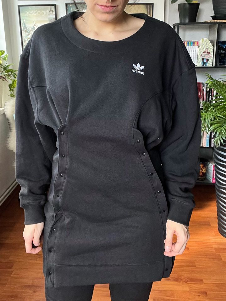 neues schwarzes Adidas Pullover Sweatshirt Kleid S in Berlin