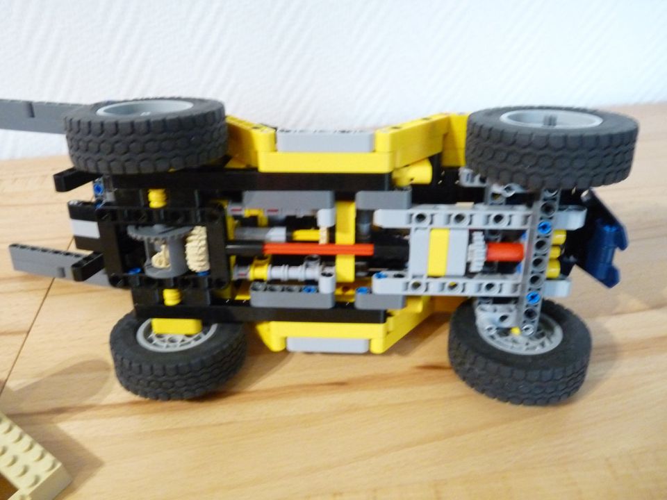 LEGO Technic (42079) Schwerlast-Gabelstapler, komplett mit BA in Uetze