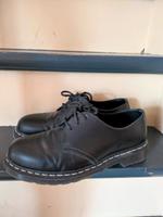 Dr. Martens Schnürschuhe schwarz mit weißer Kontrastnaht Gr. 46 Nordrhein-Westfalen - Heinsberg Vorschau