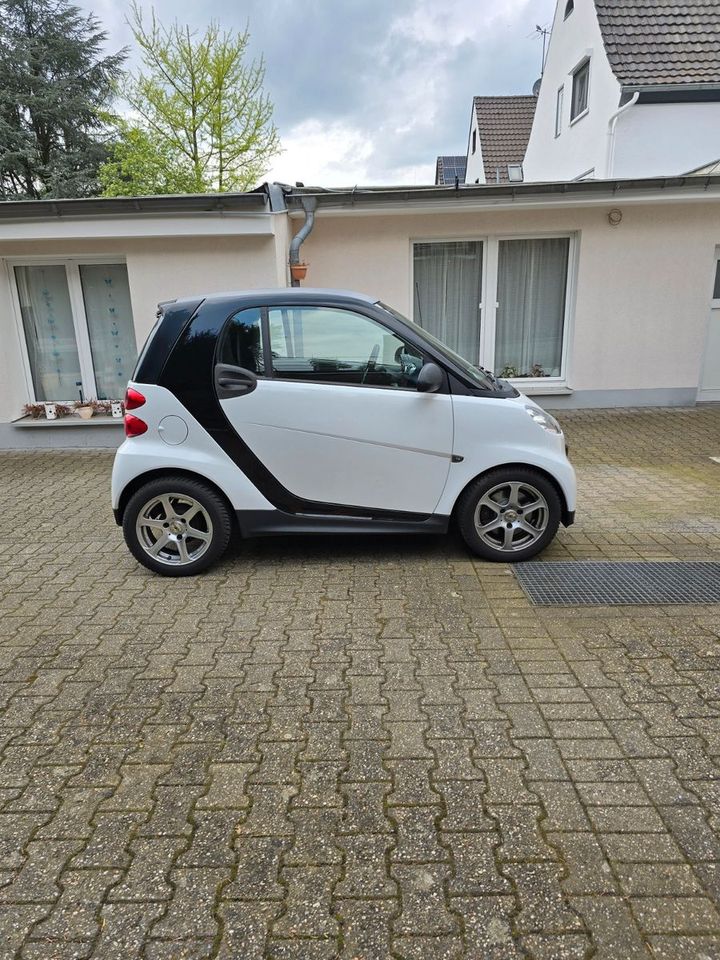 Smart ForTwo coupé 1.0 45kW mhd pure pure in Düsseldorf