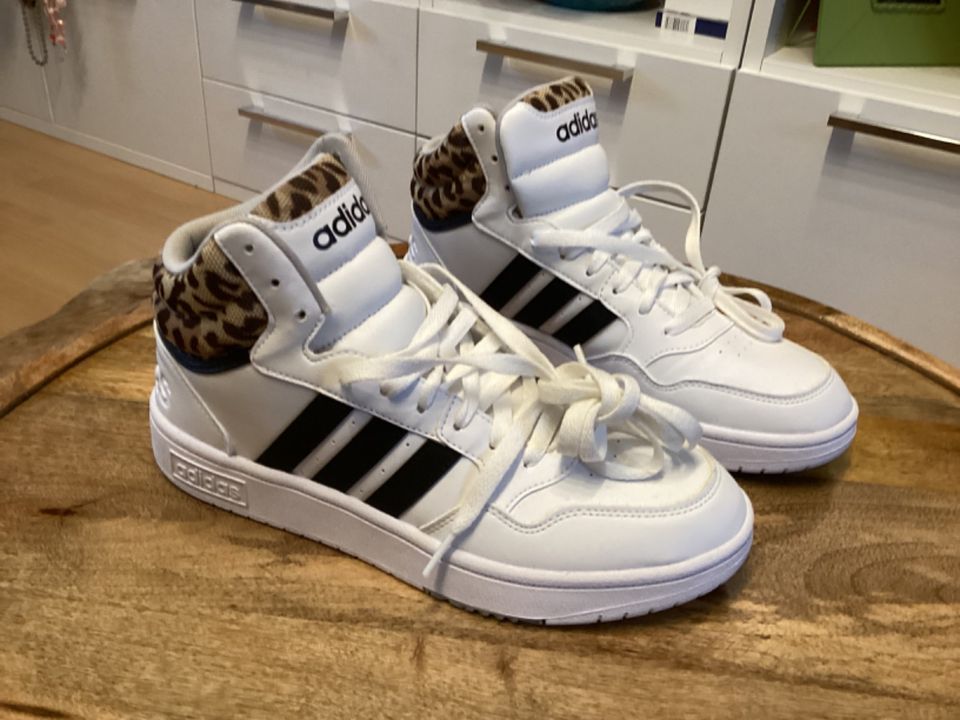 Adidas Sneaker Gr. 7 1/2 weiß in Solingen