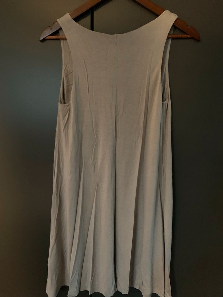 H&M Sommer Kleid fein , fallend. Stoff Gr. XS grau beige in Siegen