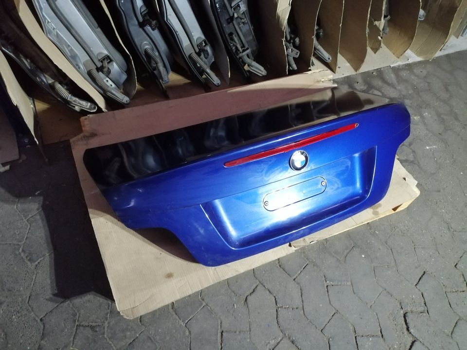 BMW 1ER E82 COUPE HECKKLAPPE IN Le Mans Blau Metallic 381 in Hilden