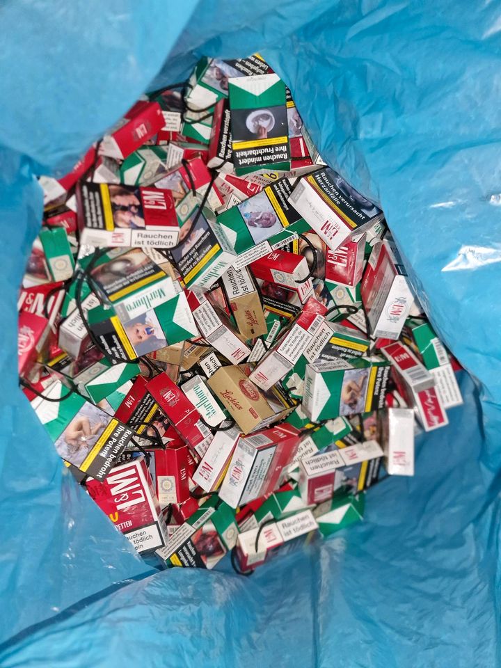 Schatelkrank gebraucht, ca. 150  Zigarettenschachteln in Belm
