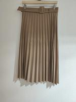 Primark Faltenrock beige Gr. L 40 Plisseerock Rock H&M Hessen - Kassel Vorschau