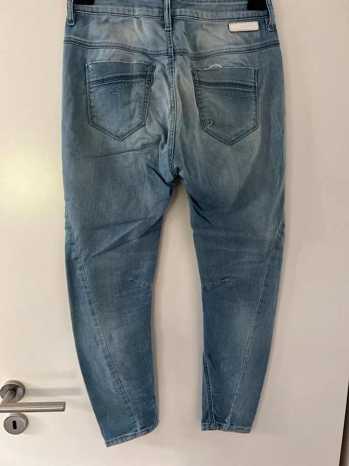 Diesel Fayza Jeans hellblau W25 in Rösrath