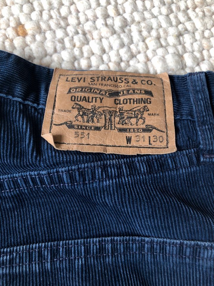 Levi’s Kordhose blau W31/L30 in Düsseldorf