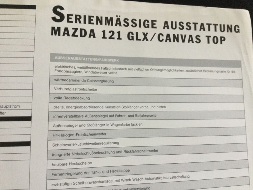 Mazda 121 GLX und Canvas Prospekt technische Daten von 1993 in Kiel