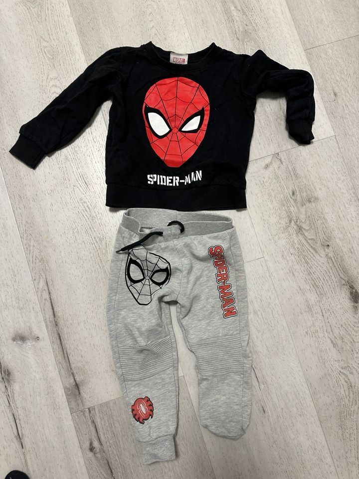 Jungen Spider Man Anzug 98/104 Set in Essen