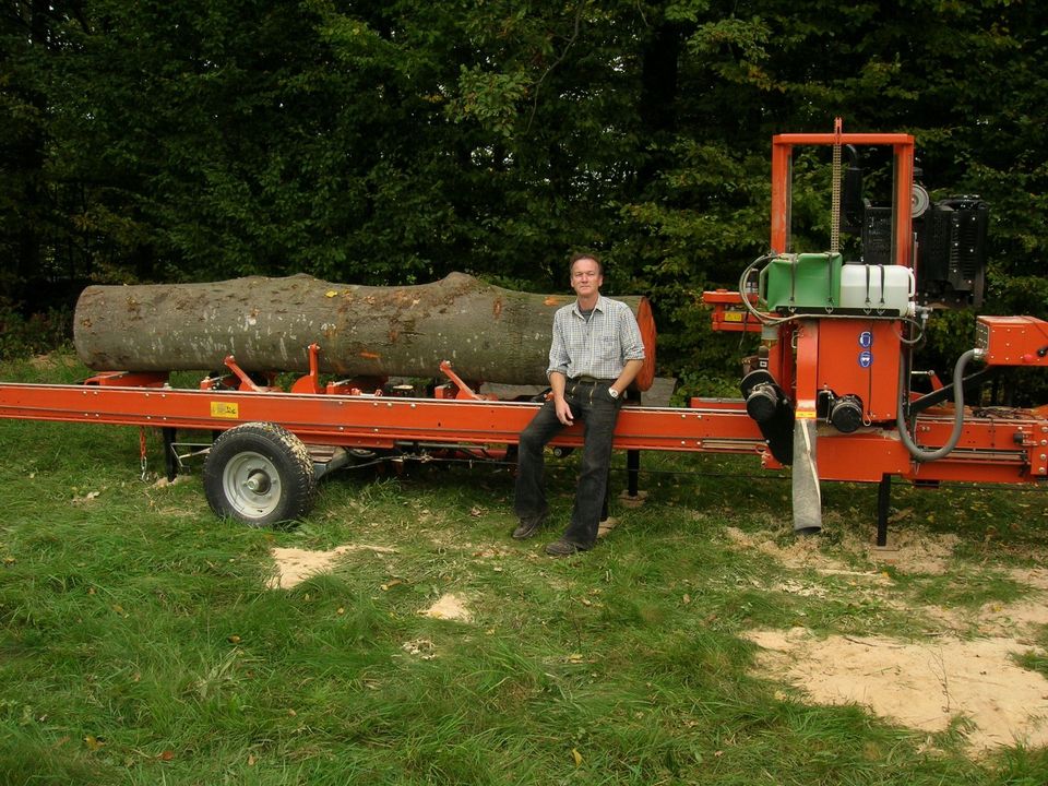 Mobiles Sägewerk, Lohnschnitt, Bretter, Balken, Bohlen in Burkardroth