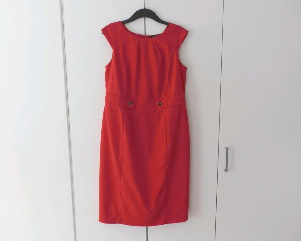 Etuikleid Gr. 44 Cocktailkleid Damenkleid  mit Jäckchen in Lunzenau