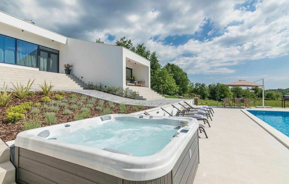 Ferienhaus mit Pool in Velavala (Kroatien) für 8 Personen in Stuttgart