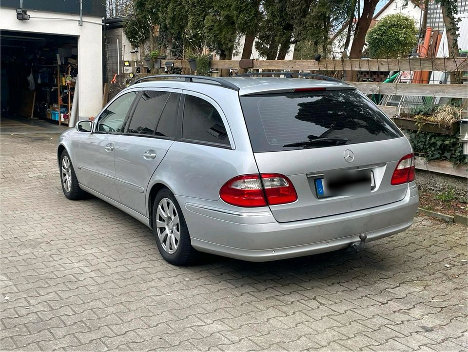 E280 CDI w211 TÜV,AHK,sitzheizung in Friedrichshafen