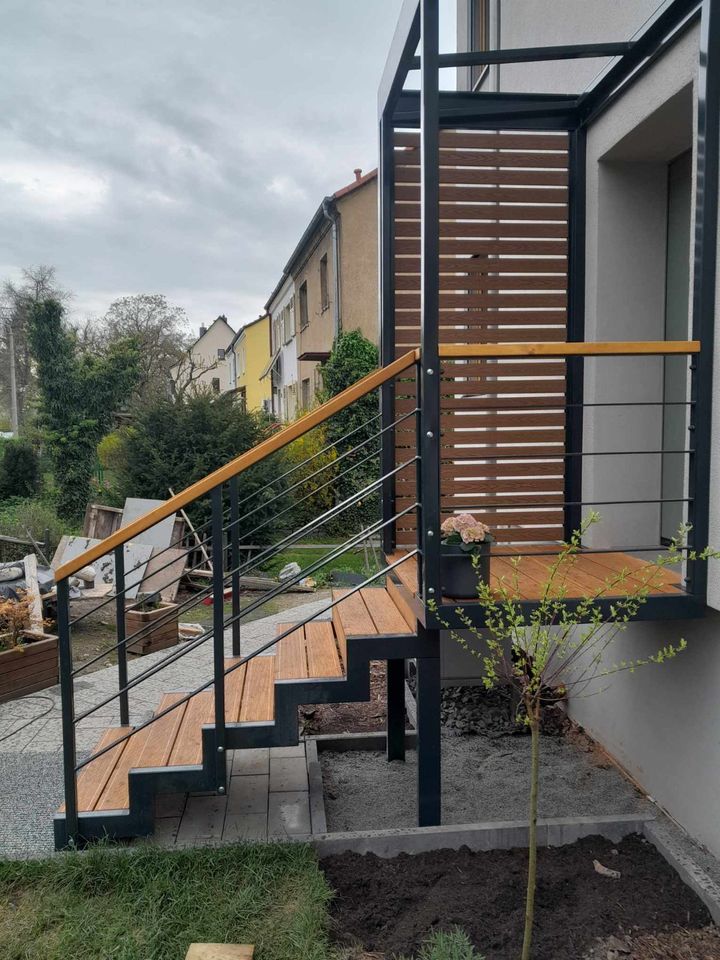 Vordach, Eingangstreppe, Balkon, Treppen in Wilhelmshorst